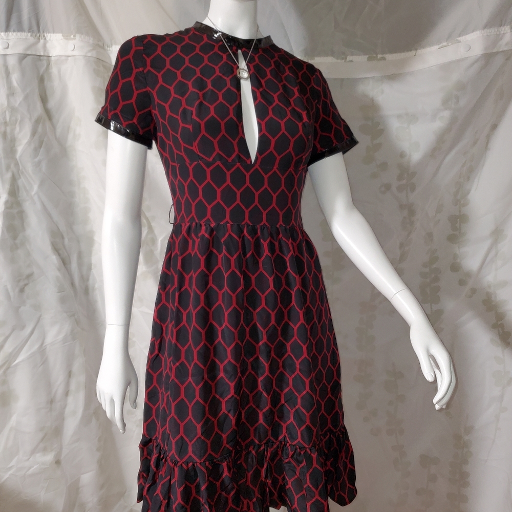 Used 100% silk, good condition size 4